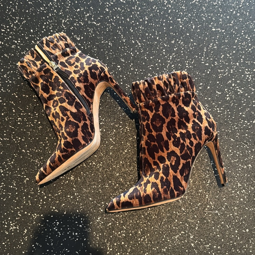 Chloe Gosselin leopard velvet booties size 39